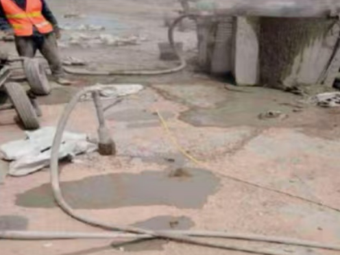 化隆水泥混凝土路面板底注浆技术 路面脱空注浆整治方案